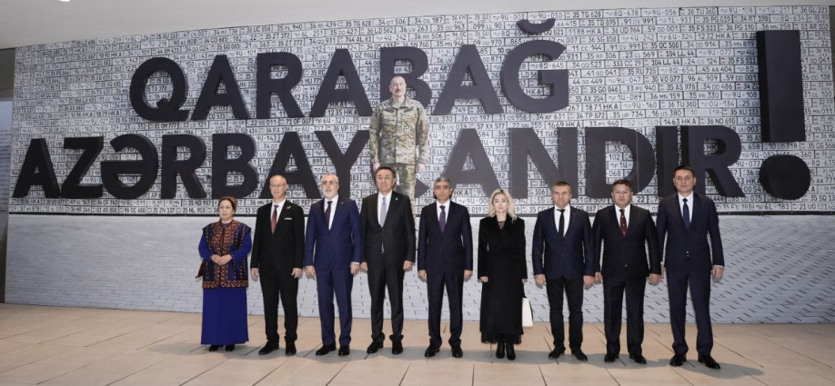 Участники первого заседания министров труда, занятости и социальной защиты Организации тюркских государств посетили Аллею почёта и Парк Победы