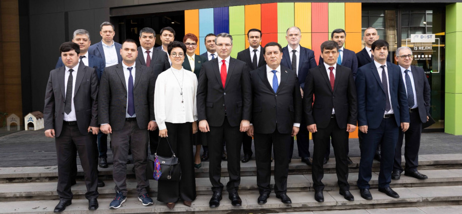 Tacikistan nümayəndə heyəti DOST Mərkəzi ilə tanış olub