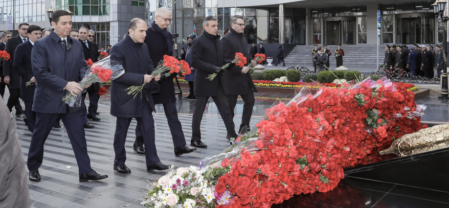 В связи с 32-й годовщиной Ходжалинского геноцида сотрудники Министерства посетили памятник жертвам Ходжалинского геноцида