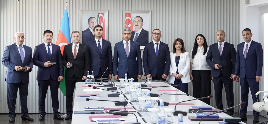 Təltif edilmiş əməkdaşlara vəsiqələr və medallar təqdim olunub
