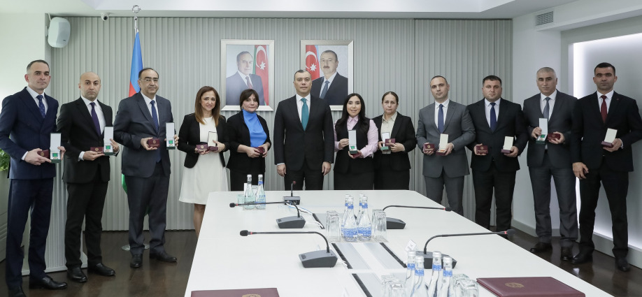 Dövlət başçısının təltif etdiyi Nazirlik əməkdaşlarına vəsiqə və medallar təqdim olunub