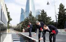 The Moldovan delegation visited the grave of National Leader Heydar Aliyev in the Alley of Honor and the Alley of Martyrs