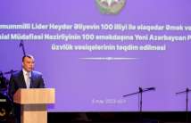 Əmək və Əhalinin Sosial Müdafiəsi Nazirliyi üzrə 100 əməkdaşa Yeni Azərbaycan Partiyasının üzvlük vəsiqələri təqdim olunub