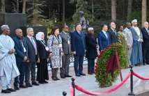 Participants of the V Conference of Labor Ministers of the OIC came to the Alley of Honor and paid tribute to the memory of National leader Heydar Aliyev