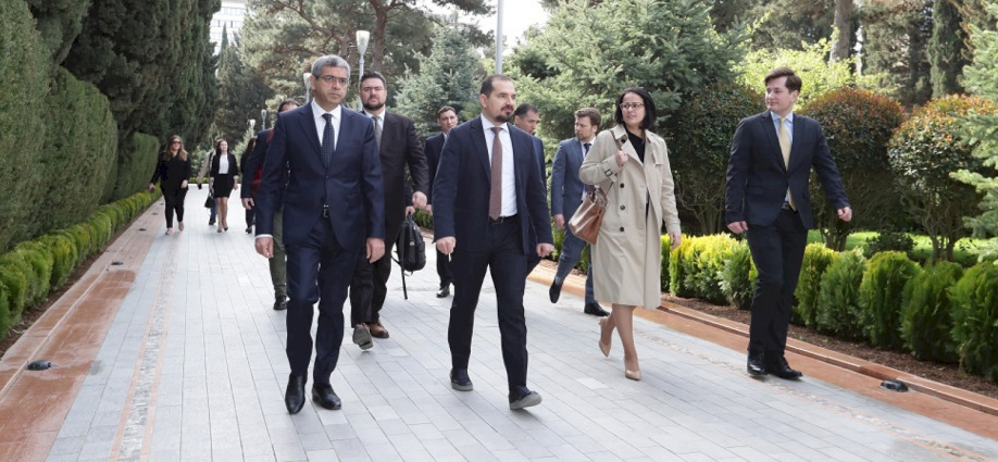 The Moldovan delegation visited the grave of National Leader Heydar Aliyev in the Alley of Honor and the Alley of Martyrs